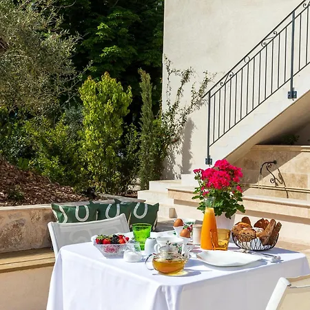 CHAMBRE ROMANTIQUE, JACUZZI et LIT D'EXCEPTION-3